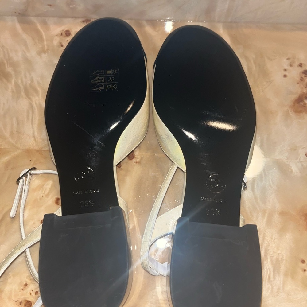 Chanel Women's Black and Cream Shoes - Picture 6 of 6